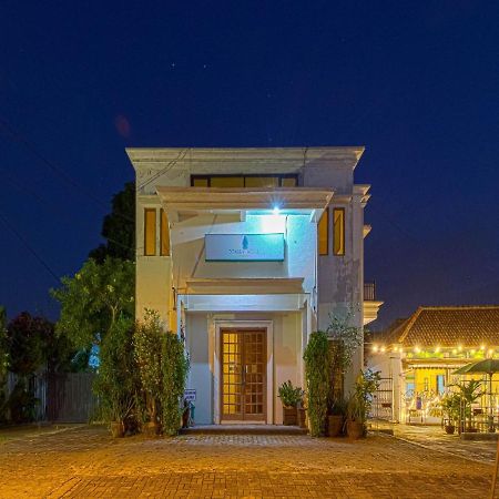 D'Talent Hotel Yogyakarta Exterior photo