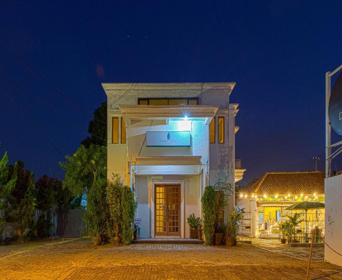 D'Talent Hotel Yogyakarta Exterior photo