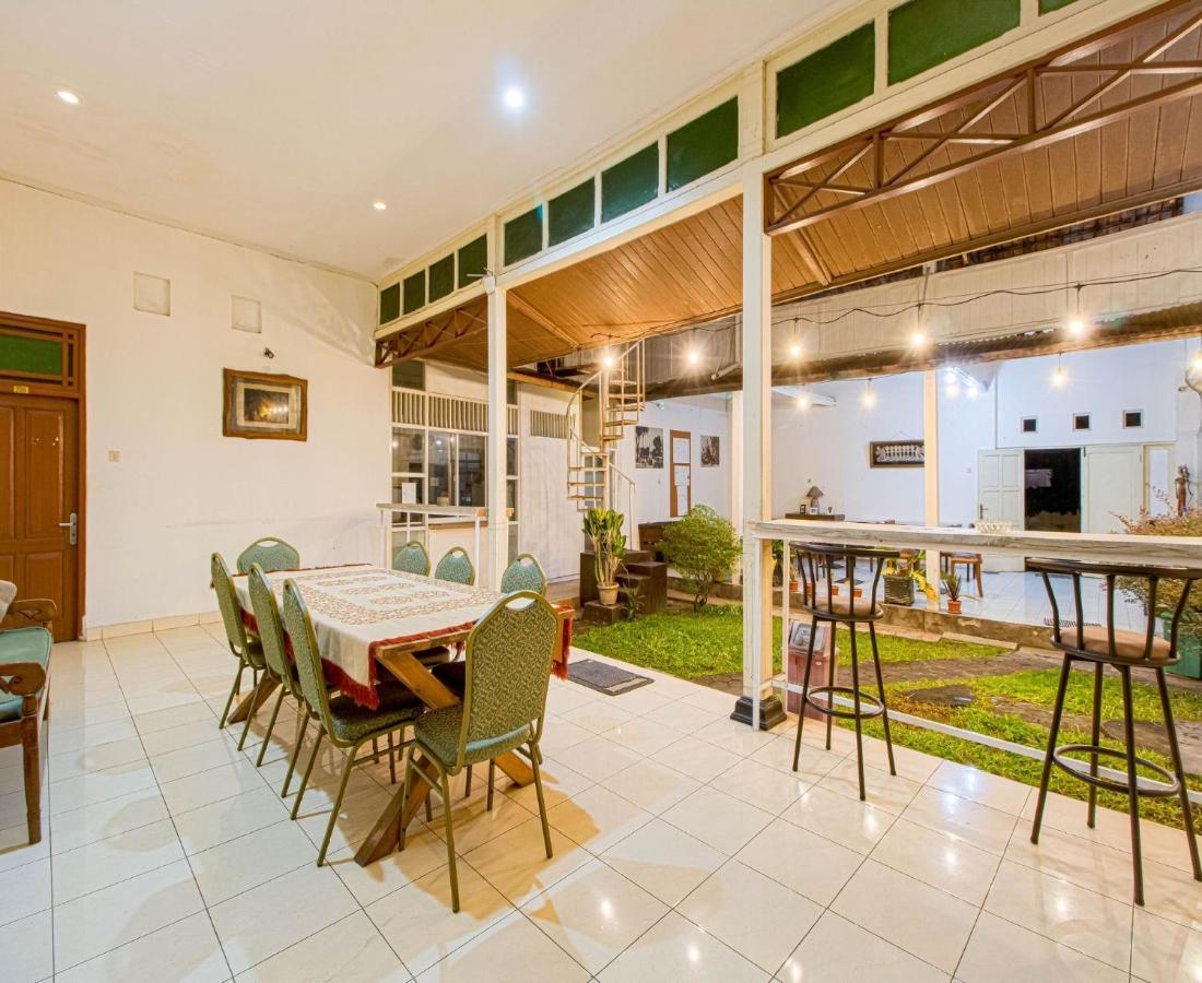D'Talent Hotel Yogyakarta Exterior photo